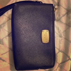black michael kors wristlet wallet